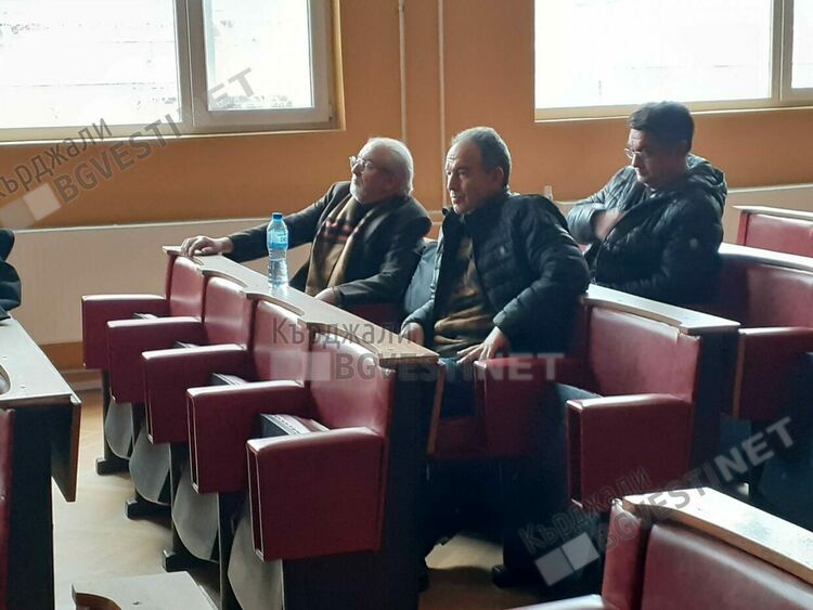 Отложиха делото срещу  Местан, експертизата готова, експертите ги няма