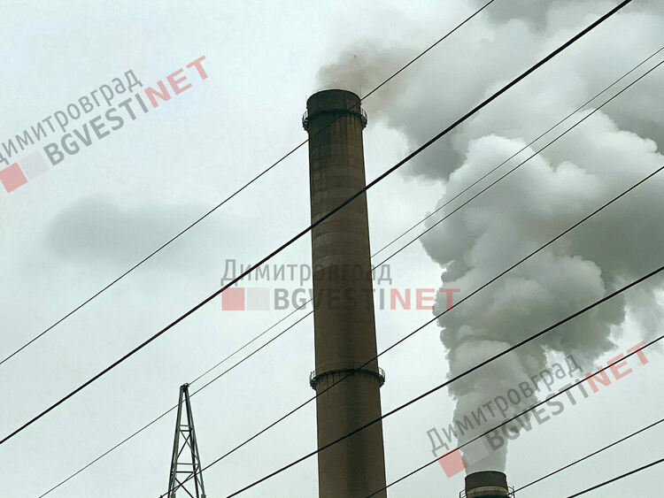ТЕЦ-а в Димитровград изпуска непречистени газове от високия комин?