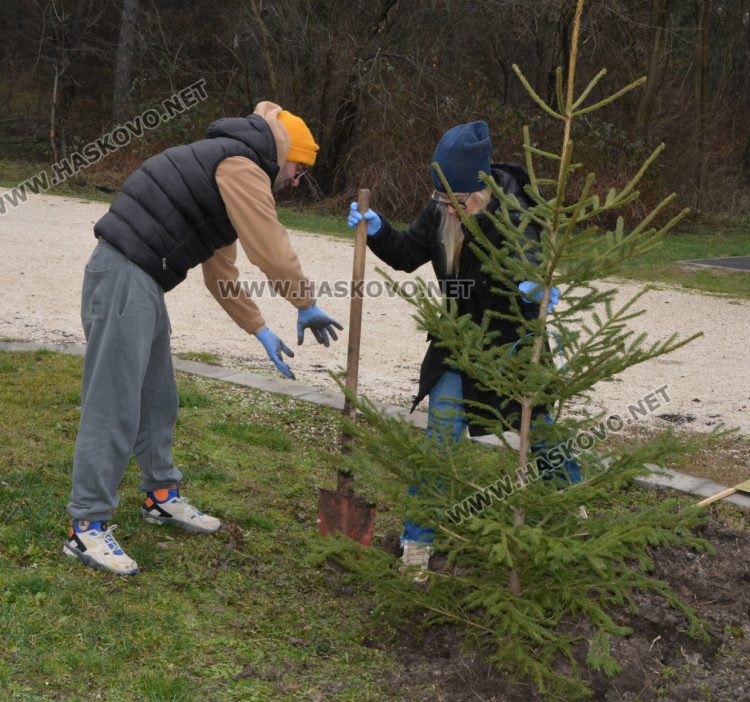 Организацията на онкоболните в Хасково организира  възпоминание и залесяване