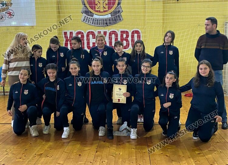 Хандбалистките на  „Етър“ вдигнаха Купата на България в Хасково