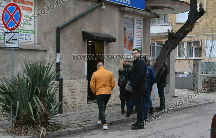 МВР със спецакция в центъра на Хасково, включиха и следово куче