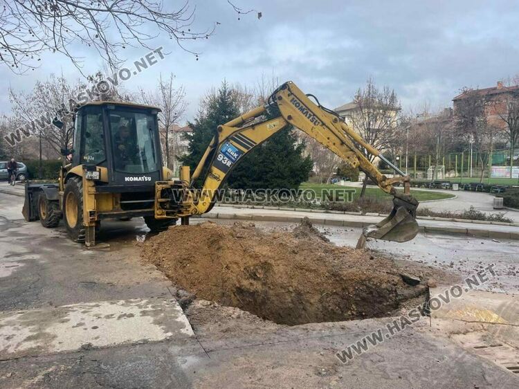 Нова ВиК авария на кръстовище в Хасково 