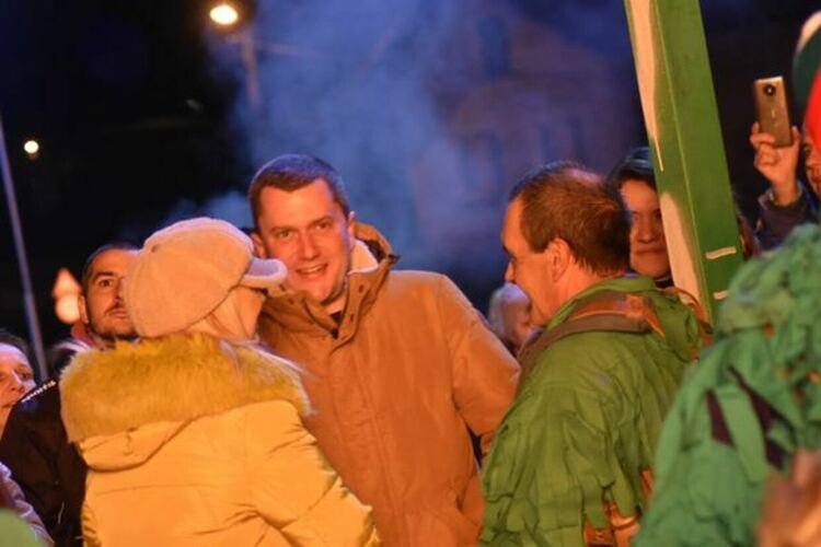 Лумнаха огньовете на Сурва в Пернишко!