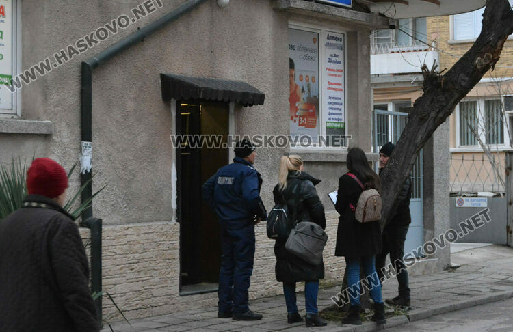 МВР със спецакция в центъра на Хасково, включиха и следово куче