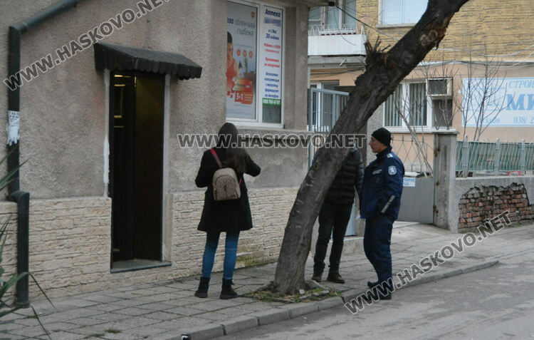 МВР със спецакция в центъра на Хасково, включиха и следово куче