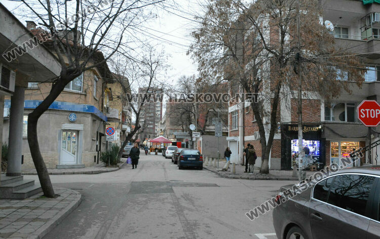 МВР със спецакция в центъра на Хасково, включиха и следово куче