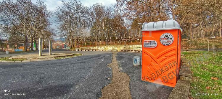 Химически тоалетни за децата поставиха в парк „Простор”