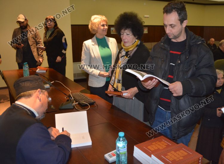 Свещеникът Димитър Евтимов публикува първото по рода си изследване за църквите и параклисите в Хасковска духовна околия