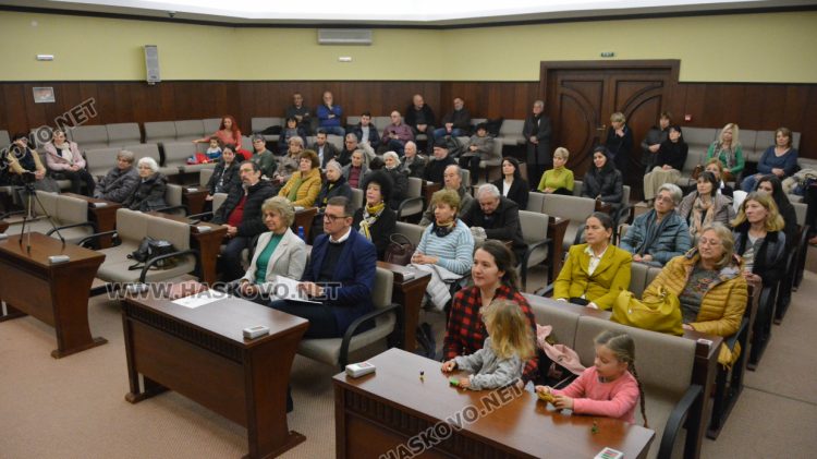 Свещеникът Димитър Евтимов публикува първото по рода си изследване за църквите и параклисите в Хасковска духовна околия