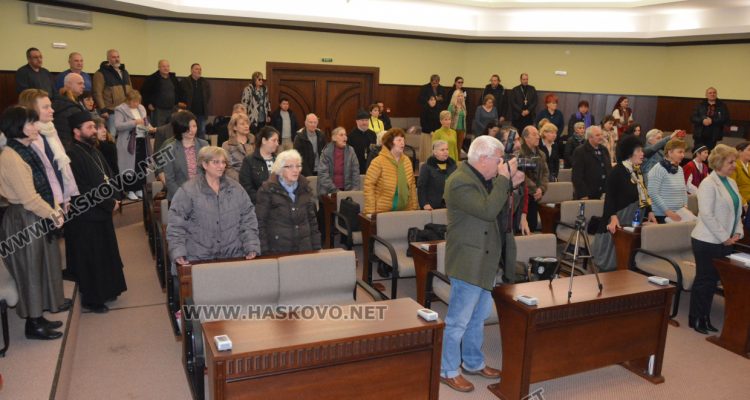 Свещеникът Димитър Евтимов публикува първото по рода си изследване за църквите и параклисите в Хасковска духовна околия