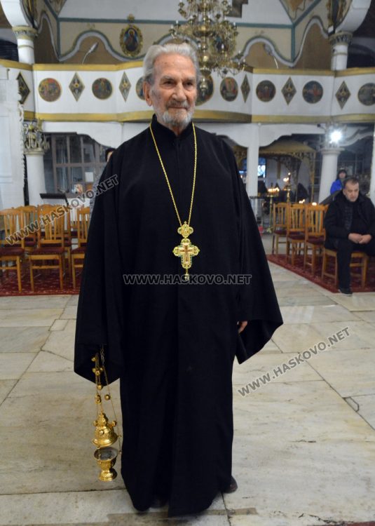 Именикът отец Антоний Енев: Повече работа, по-малко храна за дълголетие