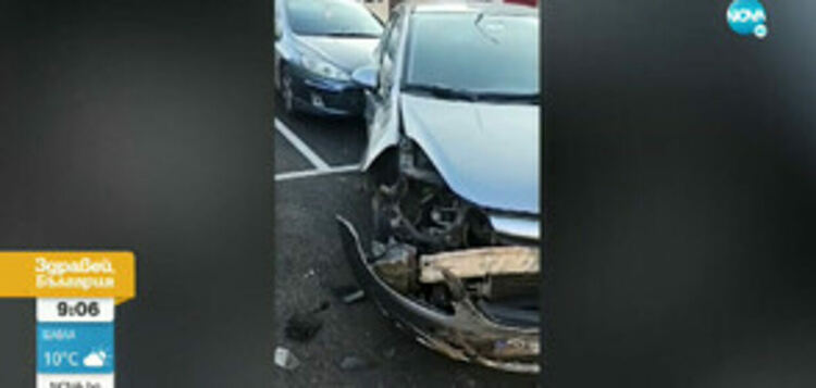 Шофьор помете 4 паркирани коли в Перник (ВИДЕО)