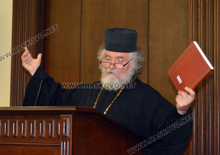 Свещеникът Димитър Евтимов публикува първото по рода си изследване за църквите и параклисите в Хасковска духовна околия