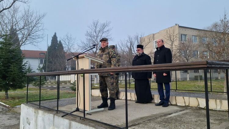 Зам.кметът Петров присъства на откриването на новата учебна година във Военно формирование 24490