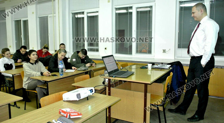 Безплатни тренинги за успешен бизнес за студенти и предприемачи в центъра на УНСС-Хасково