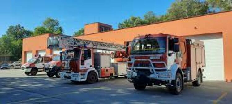 Пожарникарите от Перник са реагирали през изминалото денонощие на пет сигнала заради силния вятър