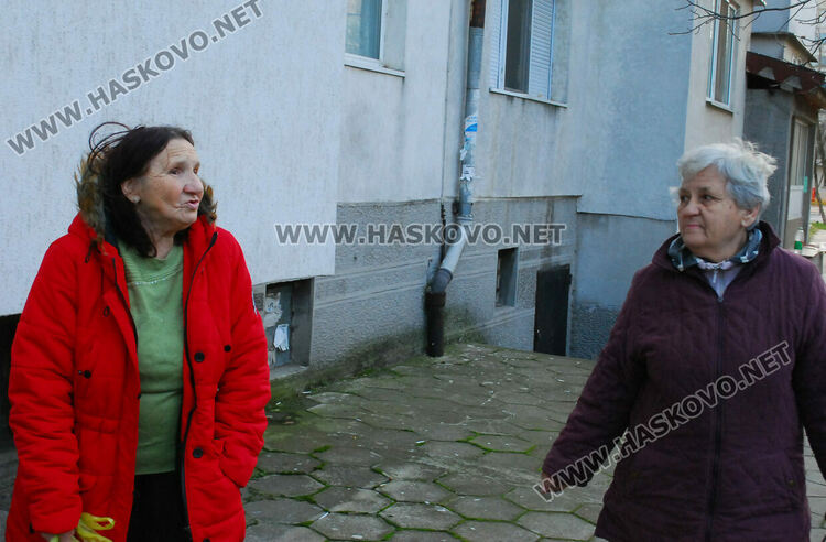 Среднощни гърмежи в кв. „Орфей“. Две коли изгоряха пред блок