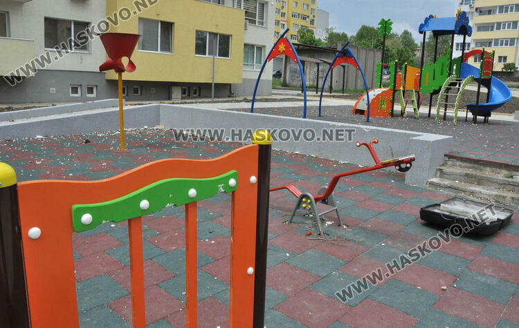 С 250 000 лева ремонтират детски и спортни площадки в община Хасково