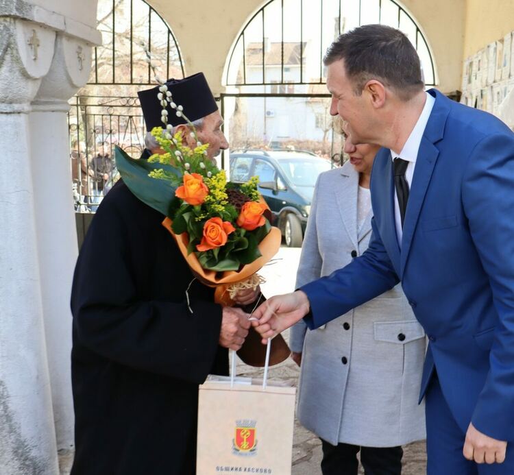 Почетният гражданин на Хасково отец Антоний навърши 95 години