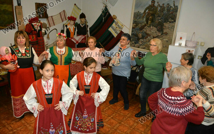 Бабинден отбелязаха в Тракийското дружество в Хасково