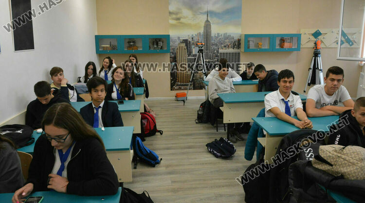 Царската гимназия в Хасково получи статут на Център за високи постижения в професионалното образование
