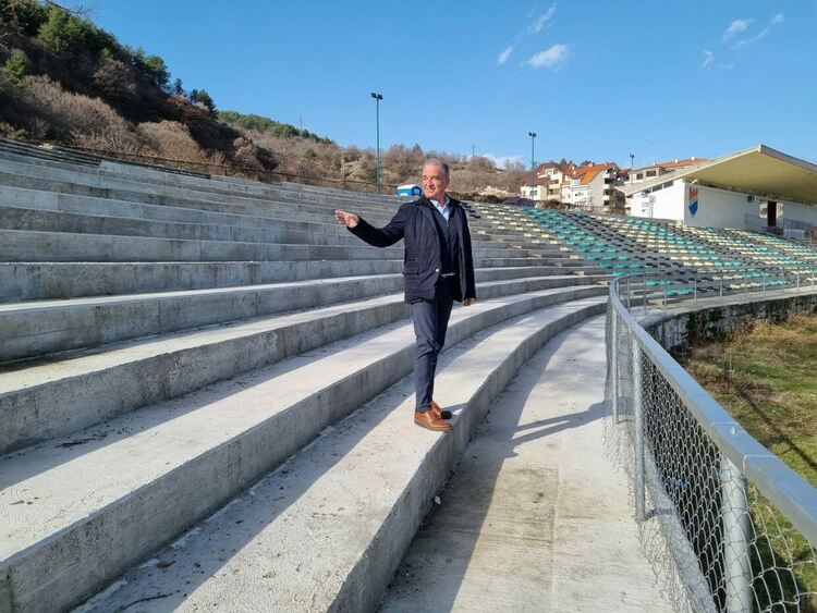 Община Асеновград и община Пловдив преговарят за седалки на стадион "Шипка"