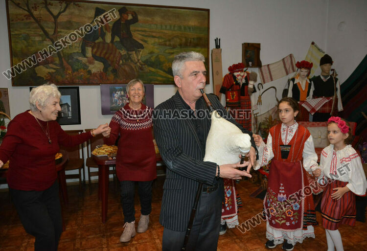 Бабинден отбелязаха в Тракийското дружество в Хасково