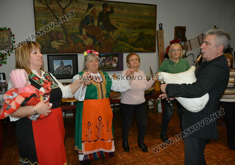 Бабинден отбелязаха в Тракийското дружество в Хасково