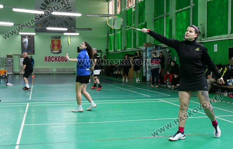 Наградиха победителите на двойки в международния турнир по бадминтон 