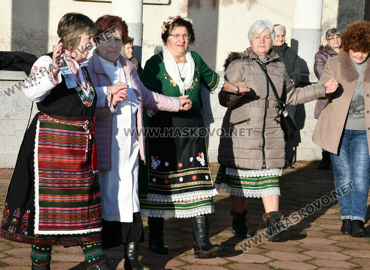 По стар стил отбелязаха Бабинден в Узунджово