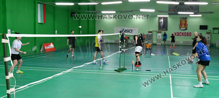 Наградиха победителите на двойки в международния турнир по бадминтон 