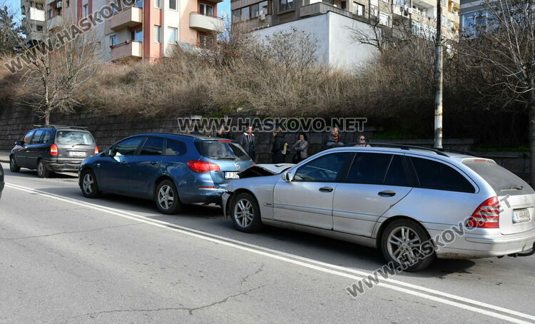 Три коли катастрофираха на Кърджалийска
