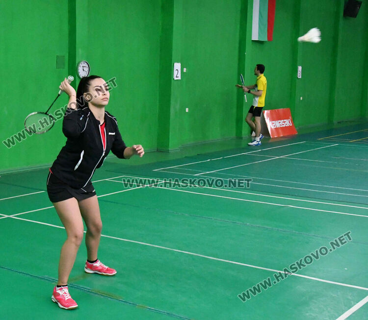 Наградиха победителите на двойки в международния турнир по бадминтон 