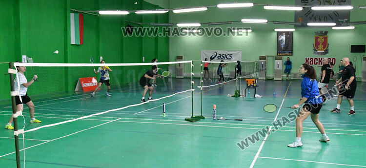 Наградиха победителите на двойки в международния турнир по бадминтон 