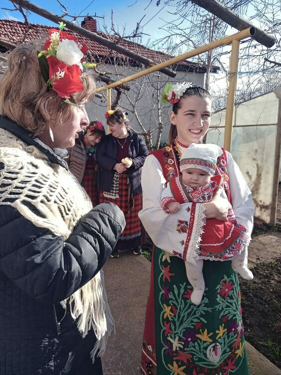 Почетоха бабите в Караджалово