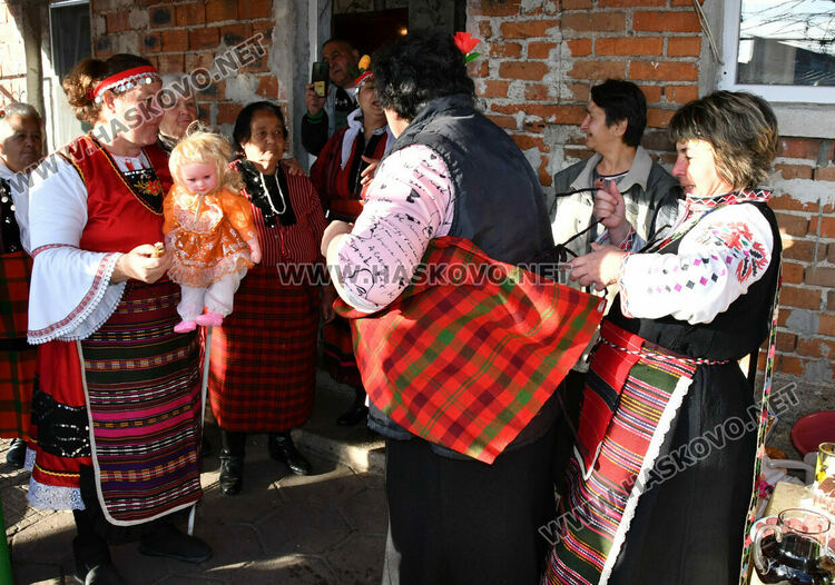 По стар стил отбелязаха Бабинден в Узунджово