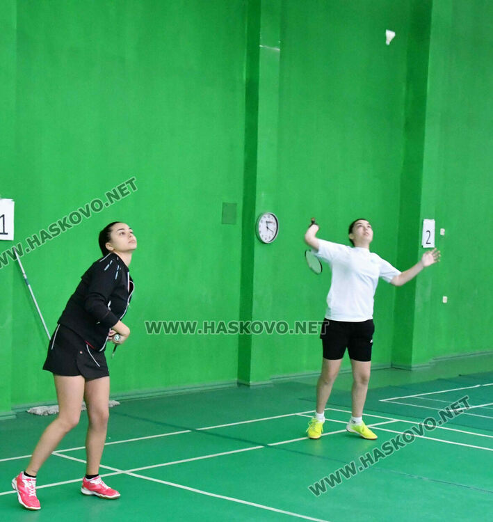 Наградиха победителите на двойки в международния турнир по бадминтон 