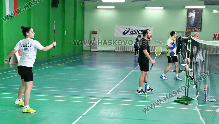 Наградиха победителите на двойки в международния турнир по бадминтон 