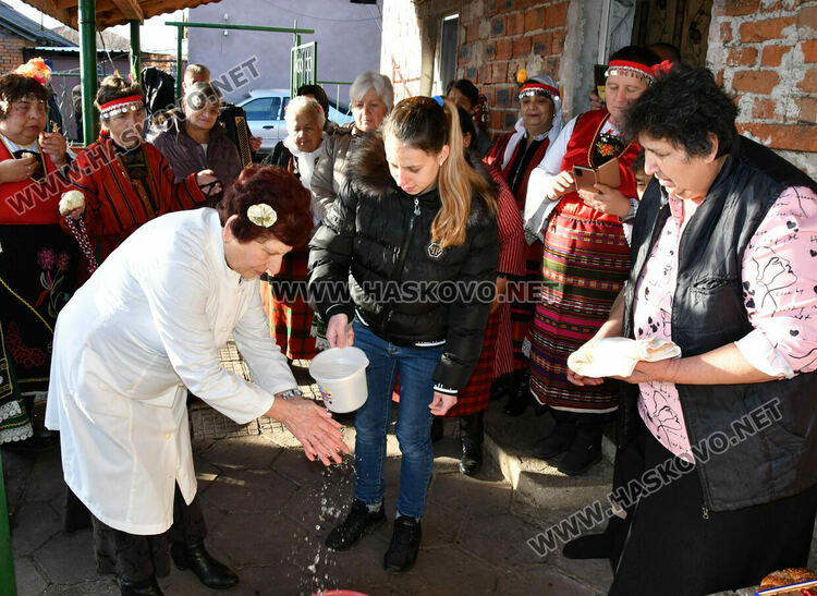 По стар стил отбелязаха Бабинден в Узунджово