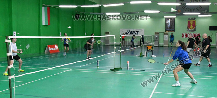 Наградиха победителите на двойки в международния турнир по бадминтон 