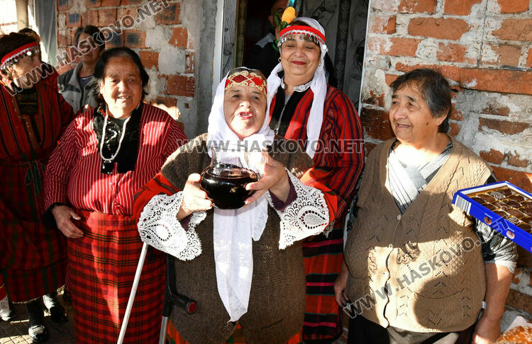 По стар стил отбелязаха Бабинден в Узунджово