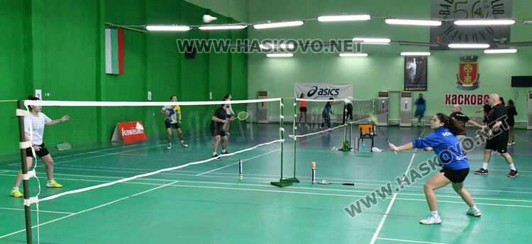 Наградиха победителите на двойки в международния турнир по бадминтон 