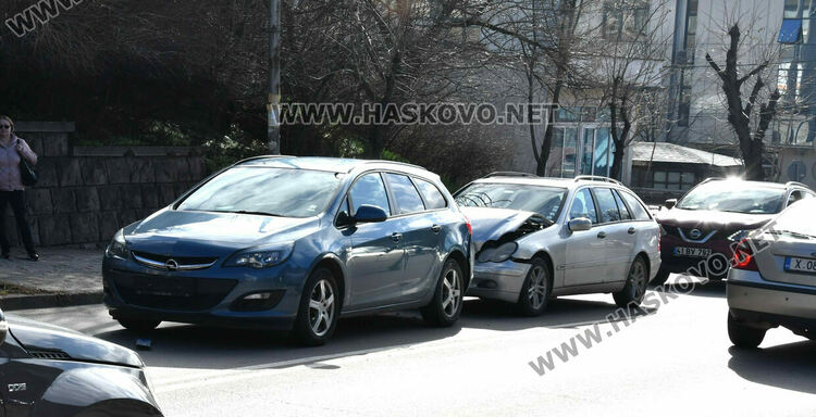 Три коли катастрофираха на Кърджалийска