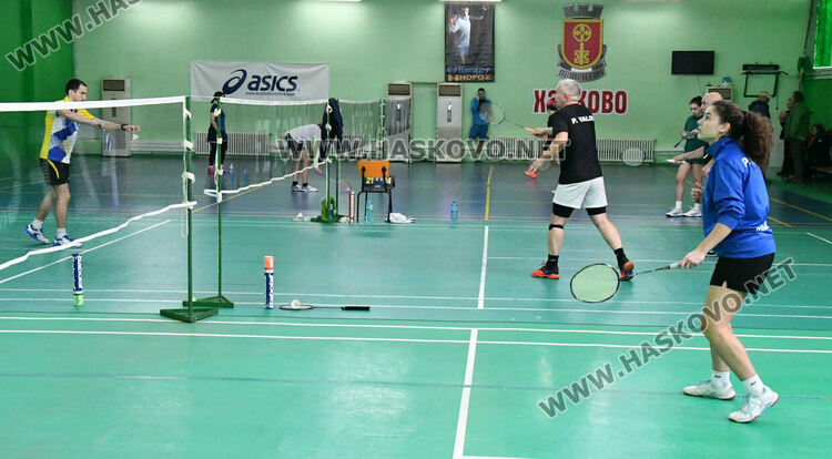 Наградиха победителите на двойки в международния турнир по бадминтон 