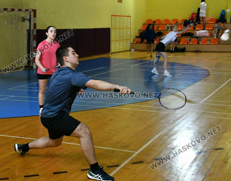 Призьорите на смесени двойки в международния турнир по бадминтон