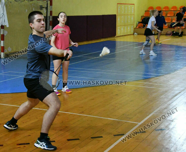 Призьорите на смесени двойки в международния турнир по бадминтон
