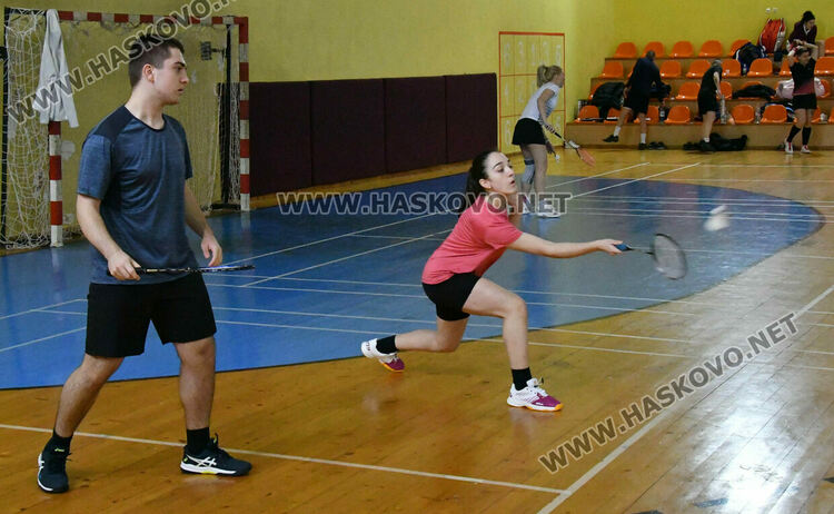 Призьорите на смесени двойки в международния турнир по бадминтон