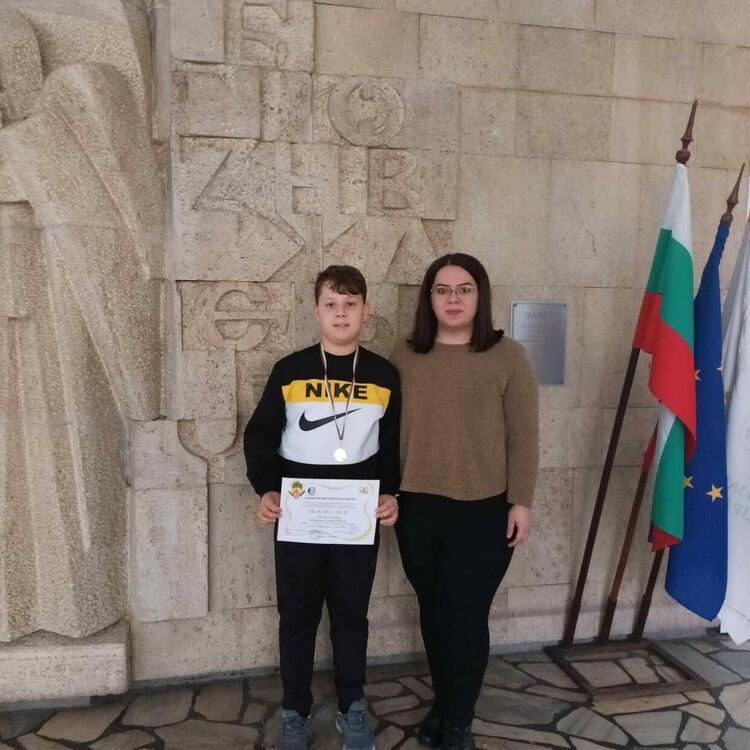Серкан и Мерт с медали от Коледното математическо състезание