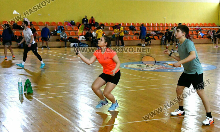 Призьорите на смесени двойки в международния турнир по бадминтон