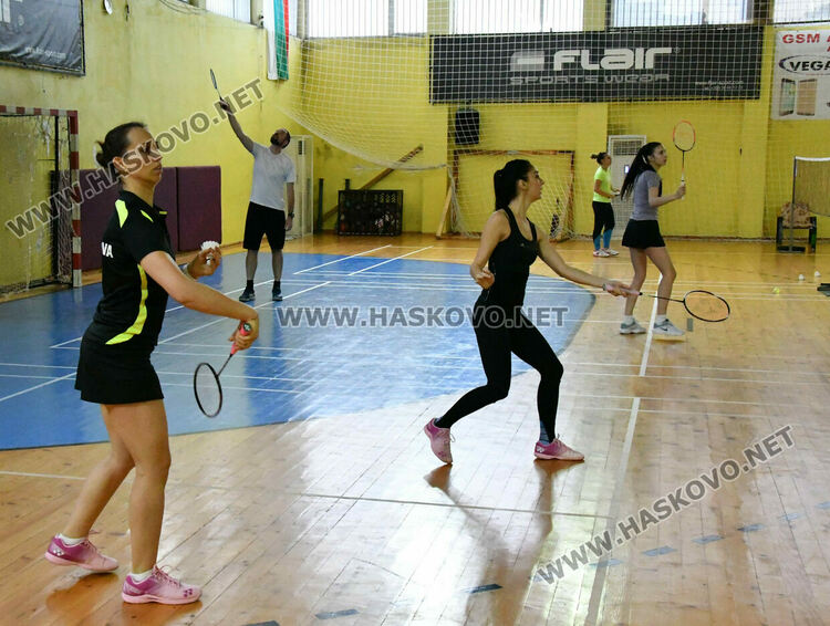 Призьорите на смесени двойки в международния турнир по бадминтон